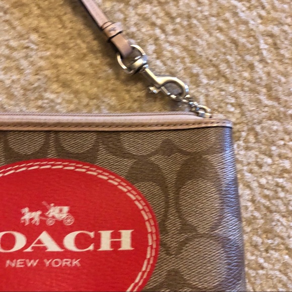 👛HP👛 Coach wristlet - Picture 3 of 6